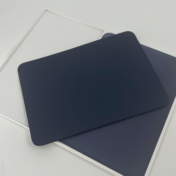 MACBOOK AIR/MACBOOK PRO (13-inch) Leather Sleeve Midnight Blue EUC - Picture 8 of 16